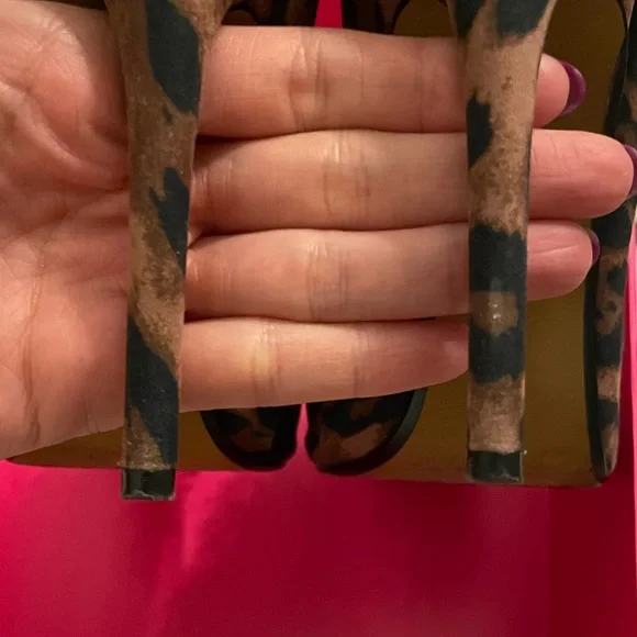 BETSY JOHNSON LEOPARD POM PUMPS - Picture 2 of 7